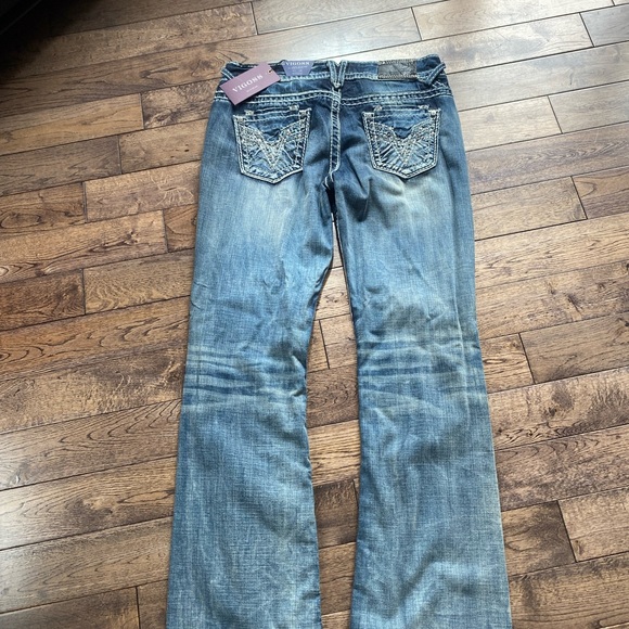 - Vigoss boot cut Jeans NWT - Picture 4 of 5